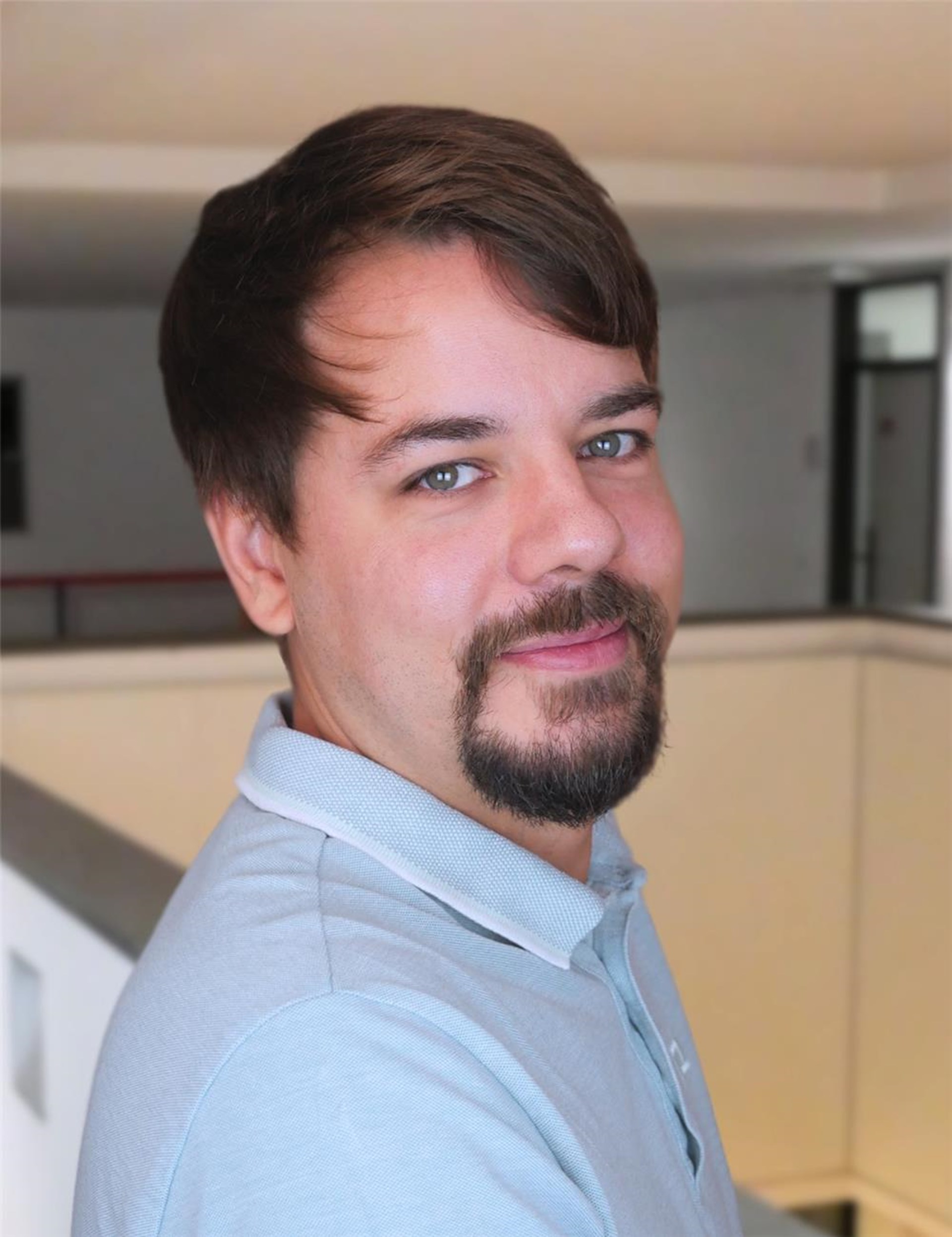 Portraitbild von Mirco Brönstrup, Leiter Freiwilligenzentrum Krefeld.