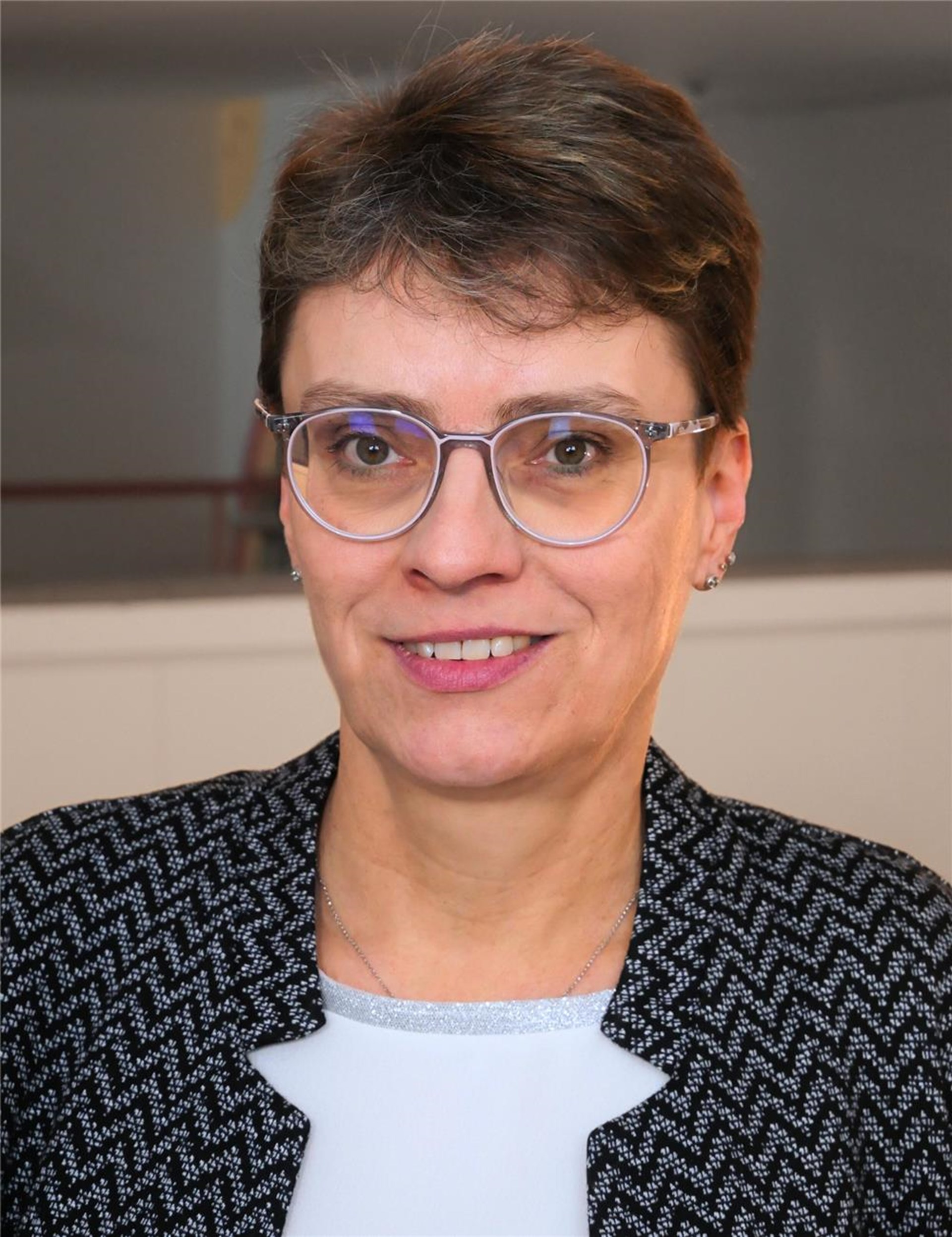 Porträtbild von Heike Weiß, Pflegedienstleitung Pflegestation Krefeld-Süd.