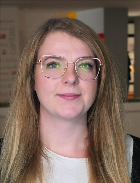 Porträtbild von Nadine Klumpen, Leitung Spezialisierte ambulante Palliativversorgung (SAPV).